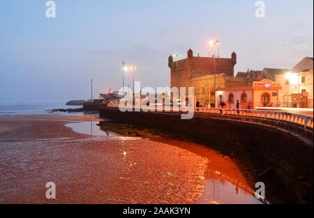 Le 18ème siècle, bastion du sud Skala du port, au crépuscule. Site du patrimoine mondial de l'Unesco, Essaouira. Maroc Banque D'Images