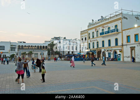 La ville fortifiée d'Essaouira à la place Moulay Hassan. Site du patrimoine mondial de l'Unesco, le Maroc Banque D'Images