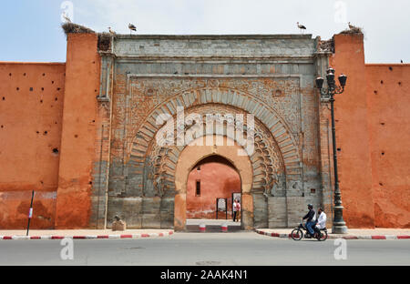 La Porte Bab Agnaou, l'une des 19 portes de Marrakech. Il a été construit au 12ème siècle à l'époque de la dynastie des Almohades. Maroc Banque D'Images