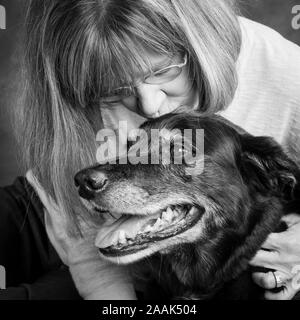 Portrait de femme au chien Banque D'Images