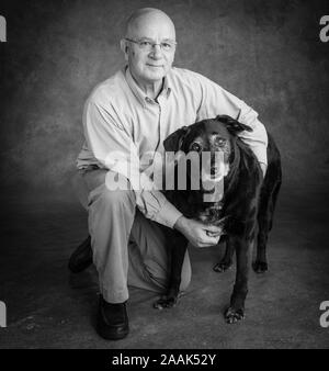 Portrait of man with dog Banque D'Images