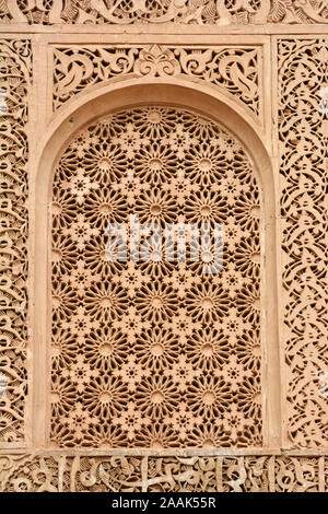 Beau stuc travail dans le Ben Youssef Medersa. C'est la plus grande école théologique du Maroc. Marrakech Banque D'Images