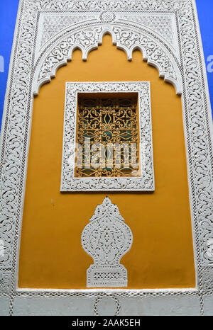De magnifiques stucs trouvés dans les jardins Majorelle. Marrakech, Maroc Banque D'Images