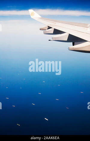 Une flotte de pétroliers de quitter le golfe Persique près de Dubaï. Banque D'Images