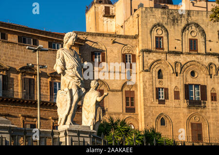 Barock Denkmal Teatro Marmoreo und der königlicher Palast Palazzo dei Normanni Palermo, sicilia, Italie, Europa | monument baroque Teatro Marmoreo Banque D'Images