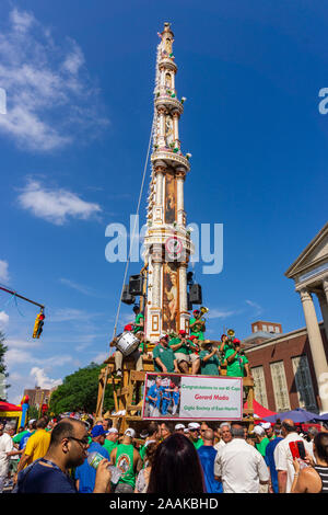 New York, USA - 12 août 2018 : la fête du Giglio a eu lieu à East Harlem, Brooklyn, en face de Notre Dame du Mont Carmel church Banque D'Images