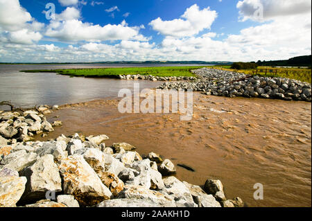 La violation à Alkborough sur l'estuaire de la Humber, dans l'Est de l'Angleterre. Comme l'augmentation du niveau de la mer à travers le monde de nombreuses zones de basse altitude sont à accroître Banque D'Images