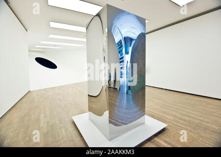 Anish Kapoor : L'origine du monde (2004-2019) / Non-Object (porte) 2008 Banque D'Images