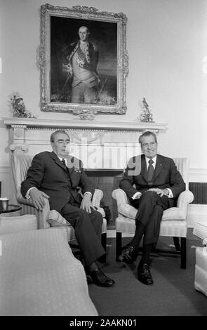 Le président américain Richard Nixon et le dirigeant soviétique Leonid Brejnev, Assis Portrait, Maison Blanche, Washington, D.C., USA, photo de Warren K. Leffler, 18 juin, 1973 Banque D'Images