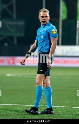 HELMOND, 22-11-2019 , KeukenKampioen Divisie néerlandaise 2019-2020. Helmond Sport - NEC. arbitre Alex Bos pendant le jeu d'Helmond Sport - NEC. Banque D'Images