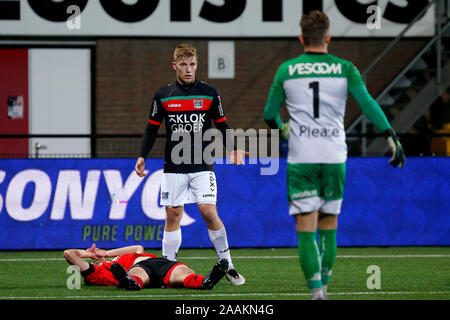 HELMOND, 22-11-2019 , KeukenKampioen Divisie néerlandaise 2019-2020. Helmond Sport - NEC. NEC DVD Zian Flemming (C) durant le jeu d'Helmond Sport - NEC. Banque D'Images