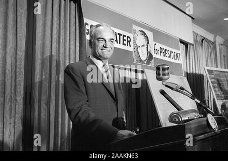 Candidat présidentiel républicain Barry Goldwater, Sénateur de l'Arizona aux États-Unis, sur la Nuit des primaires du New Hampshire, Photo de Marion S., Trikosko 10 Mars, 1964 Banque D'Images