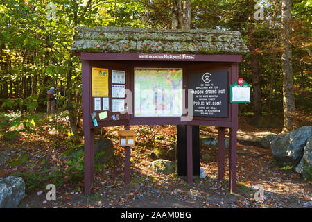 La carte d'affichage et de sentiers de randonnée au départ du sentier des Appalaches dans la région de Randolph, New Hampshire, USA. Banque D'Images