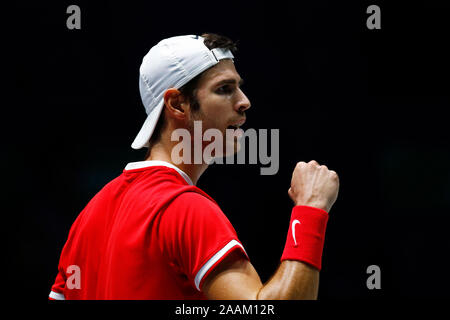 Khachanov Karen de la Russie célèbre son point contre la Serbie de Novak Djokovic au cours de jour 5 de la Coupe Davis 2019 à la Caja Magica de Madrid. Banque D'Images