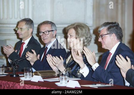 Madrid, Madrid, Espagne. 22 Nov, 2019. L'ancienne reine Sofia assiste à la 28e édition de la Reina Sofia à Prix de poésie ibéro-américain le 22 novembre 2019 à Madrid, Espagne Joan Margarit .j'Consarnau reçoit le Prix de poésie ibéroaméricaine Reina Sofia 2019 Crédit : Jack Abuin/ZUMA/Alamy Fil Live News Banque D'Images