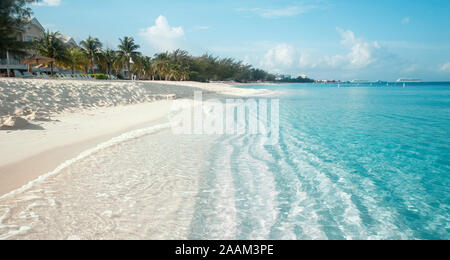 Seven Mile Beach sur l'île Grand Cayman, Cayman Islands Banque D'Images