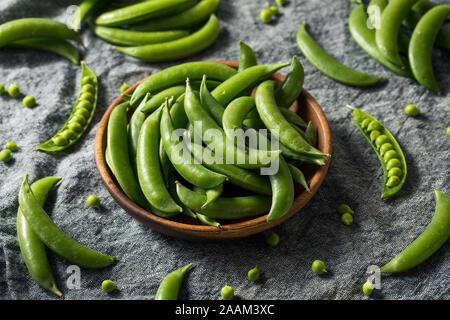 Matières organiques vert pois sugar snap dans un groupe Banque D'Images