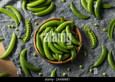 Matières organiques vert pois sugar snap dans un groupe Banque D'Images