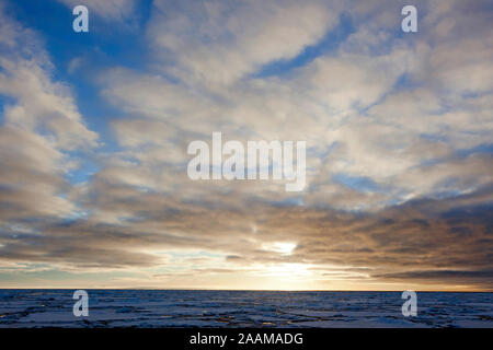 Spitzberg, Landschaft mit Wolkenstimmung Banque D'Images