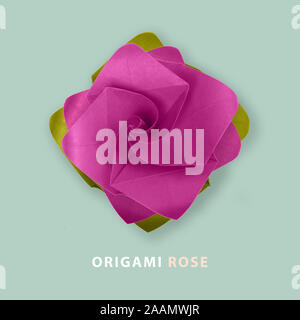 Origami papier violet rose rose fait main sur bleu Banque D'Images