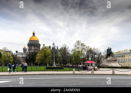 Saint-Pétersbourg, Russie, 6 mai 2015 : l'Horseman de bronze est une statue équestre de Pierre le Grand sur la place du Sénat à Saint-Pétersbourg et Banque D'Images