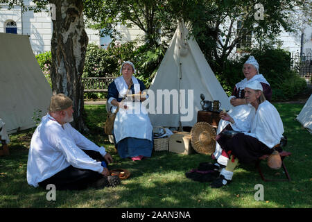 Engliah guerre civile re-enactment préparations dans le Gloucester Place du Nouveau-Brunswick Banque D'Images