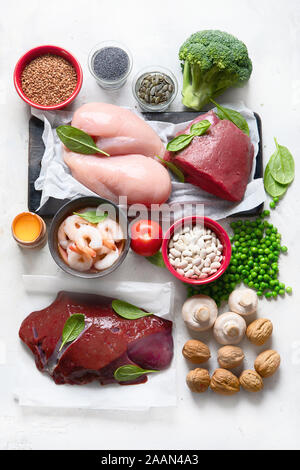 Les aliments riches en fer pour l'hémoglobine et stimule la production de globules rouges. Pour des aliments grossesse en santé. Vue d'en haut Banque D'Images