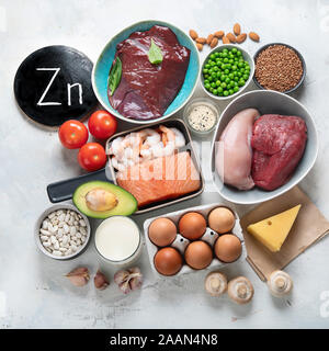 Les aliments riches en zinc pour abaisser le cholestérol ; reproduire la santé, renforce le système immunitaire. Régime alimentaire sain concept. Vue d'en haut Banque D'Images