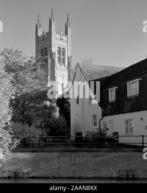 St Neots église paroissiale de St Mary the Virgin vu de Hen Brook Cambridgeshire Angleterre Banque D'Images