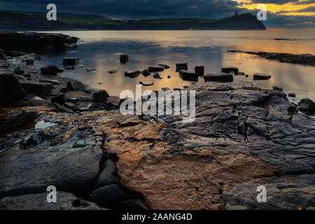 Dorset Kimmeridge Engand pastel magnifique lever du soleil sur les rochers de Kimmeridge Bay, sur la côte jurassique du Dorset Banque D'Images