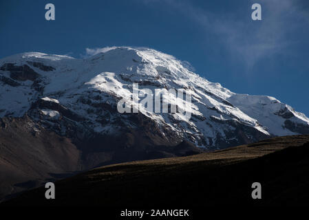 6263 mètres de haut, recouverte de glace volcan Chimborazo est le plus haut sommet de l'Équateur. Banque D'Images