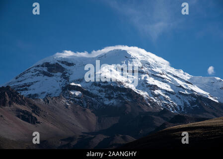 6263 mètres de haut, recouverte de glace volcan Chimborazo est le plus haut sommet de l'Équateur. Banque D'Images