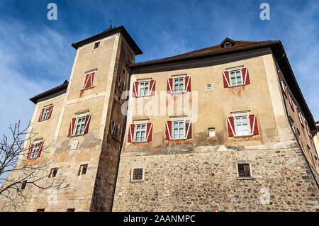 Castel Thun, ancienne et médiévale château de Val di Non, Alpes italiennes, Vigo di Tonne, province de Trento, Trentino Alto Adige, Italie, Europe Banque D'Images