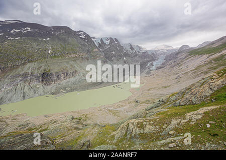 Vue sur les vestiges de la Glacier Pasterze avec le Johannisberg vu depuis le Kaiser-Franz-Josefs-Hohe Banque D'Images