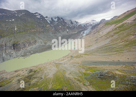 Grande vue du Pasterze Glacier avec le Johannisberg vu de la Kaiser-Franz-Josefs-Hohe Banque D'Images