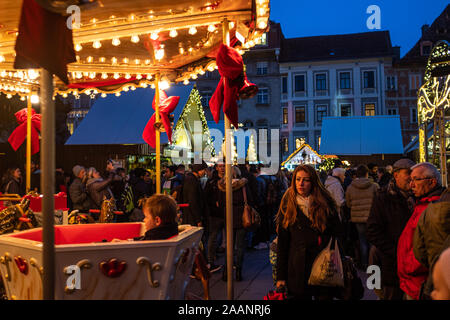 Carousel sur marché de noël Christkindlmarkt sur la place principale de Graz, en Styrie, Autriche Banque D'Images