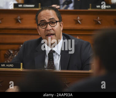 Novembre 21, 2019, Washington, District of Columbia, États-Unis : United States représentant vous Hurd (républicain du Texas), adresse une question au Dr Fiona Hill, ancien directeur pour l'Europe et la Russie, le Conseil national de sécurité, au cours de la chambre de mise en accusation, l'enquête du comité sur le renseignement à Washington, DC Le 21 novembre 2019 (Crédit Image : © Bill O'Leary/CNP via Zuma sur le fil) Banque D'Images