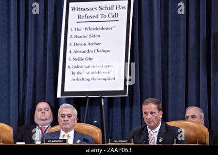 Novembre 21, 2019, Washington, District of Columbia, États-Unis : représentant des Etats-Unis Chris Stewart (républicain de l'Utah), droite, parle comme représentant américain Brad Wenstrup (républicain de l'Ohio), écoute-nous au cours d'une House Intelligence Committee justice enquête à Washington, D.C., États-Unis, le Jeudi, Novembre 21, 2019. Le comité a entendu neuf témoins dans des audiences ouvertes cette semaine dans l'enquête sur l'impeachment nous Président Donald J. Trump (crédit Image : © Andrew Harrer/CNP via Zuma sur le fil) Banque D'Images