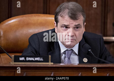 Novembre 21, 2019, Washington, District of Columbia, États-Unis : les États-Unis représentant Mike Quigley (Démocrate de l'Illinois) est à l'écoute alors que l'interrogation des témoins au cours d'une House Intelligence Committee nous demande de destitution audience à Washington, D.C., États-Unis, le Jeudi, Novembre 21, 2019. Le comité a entendu neuf témoins dans des audiences ouvertes cette semaine dans l'enquête sur l'impeachment nous Président Donald J. Trump (crédit Image : © Andrew Harrer/CNP via Zuma sur le fil) Banque D'Images