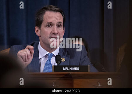 Novembre 21, 2019, Washington, District of Columbia, États-Unis : les États-Unis Représentant Jim Himes (démocrate du Connecticut), questions témoins au cours d'une House Intelligence Committee nous demande de destitution audience à Washington, D.C., États-Unis, le Jeudi, Novembre 21, 2019. Le comité a entendu neuf témoins dans des audiences ouvertes cette semaine dans l'enquête sur l'impeachment nous Président Donald J. Trump (crédit Image : © Andrew Harrer/CNP via Zuma sur le fil) Banque D'Images