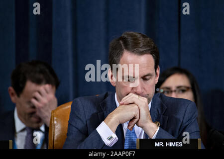 Novembre 21, 2019, Washington, District of Columbia, États-Unis : les États-Unis Représentant Jim Himes (démocrate du Connecticut) est à l'écoute au cours d'une House Intelligence Committee nous demande de destitution audience à Washington, D.C., États-Unis, le Jeudi, Novembre 21, 2019. Le comité a entendu neuf témoins dans des audiences ouvertes cette semaine dans l'enquête sur l'impeachment nous Président Donald J. Trump (crédit Image : © Andrew Harrer/CNP via Zuma sur le fil) Banque D'Images