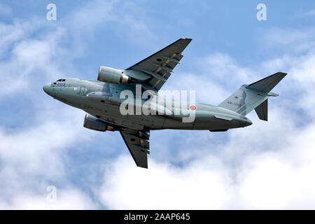 Un air d'autodéfense du Japon Kawasaki C-2, de 3 Hikotai de Yuso, n° de série 68-1203 (204) décolle au Royal International Air Tattoo Banque D'Images