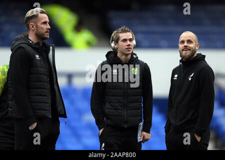 Le gardien de Norwich City Ralf Fahrmann, Todd Cantwell et Teemu Pukki devant la Premier League match à Goodison Park, Liverpool. Banque D'Images