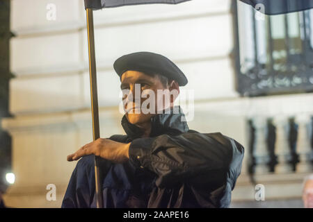 Madrid, Espagne. 22 Nov, 2019. La phalange espagnole célèbre l'anniversaire et rendre hommage à José Antonio Primo de Rivera, qui partira de la rue Genova à Madrid et qui atteindra le valle de los Caídos. (Photo par Alberto Sibaja/Pacific Press) Credit : Pacific Press Agency/Alamy Live News Banque D'Images