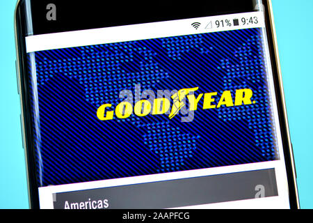 Berdiansk, Ukraine - 1 juin 2019 : Goodyear accueil du site. Logo Goodyear visible sur l'écran du téléphone. Banque D'Images