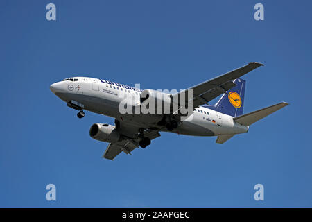 Boeing 737-500 pouvant accueillir der Lufthansa Banque D'Images