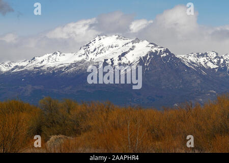 Montagnes au nord de Trevelin, dans le Parc National Los Alerces, l'Argentine, la Patagonie. Banque D'Images