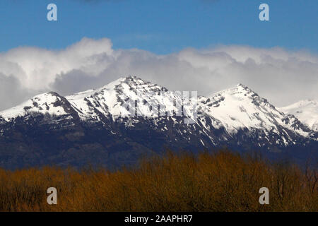 Montagnes au nord de Trevelin, dans le Parc National Los Alerces, l'Argentine, la Patagonie. Banque D'Images