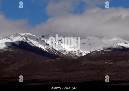 Montagnes au nord de Trevelin, dans le Parc National Los Alerces, l'Argentine, la Patagonie. Banque D'Images