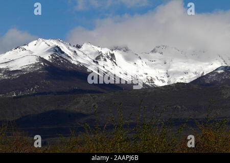 Montagnes au nord de Trevelin, dans le Parc National Los Alerces, l'Argentine, la Patagonie. Banque D'Images